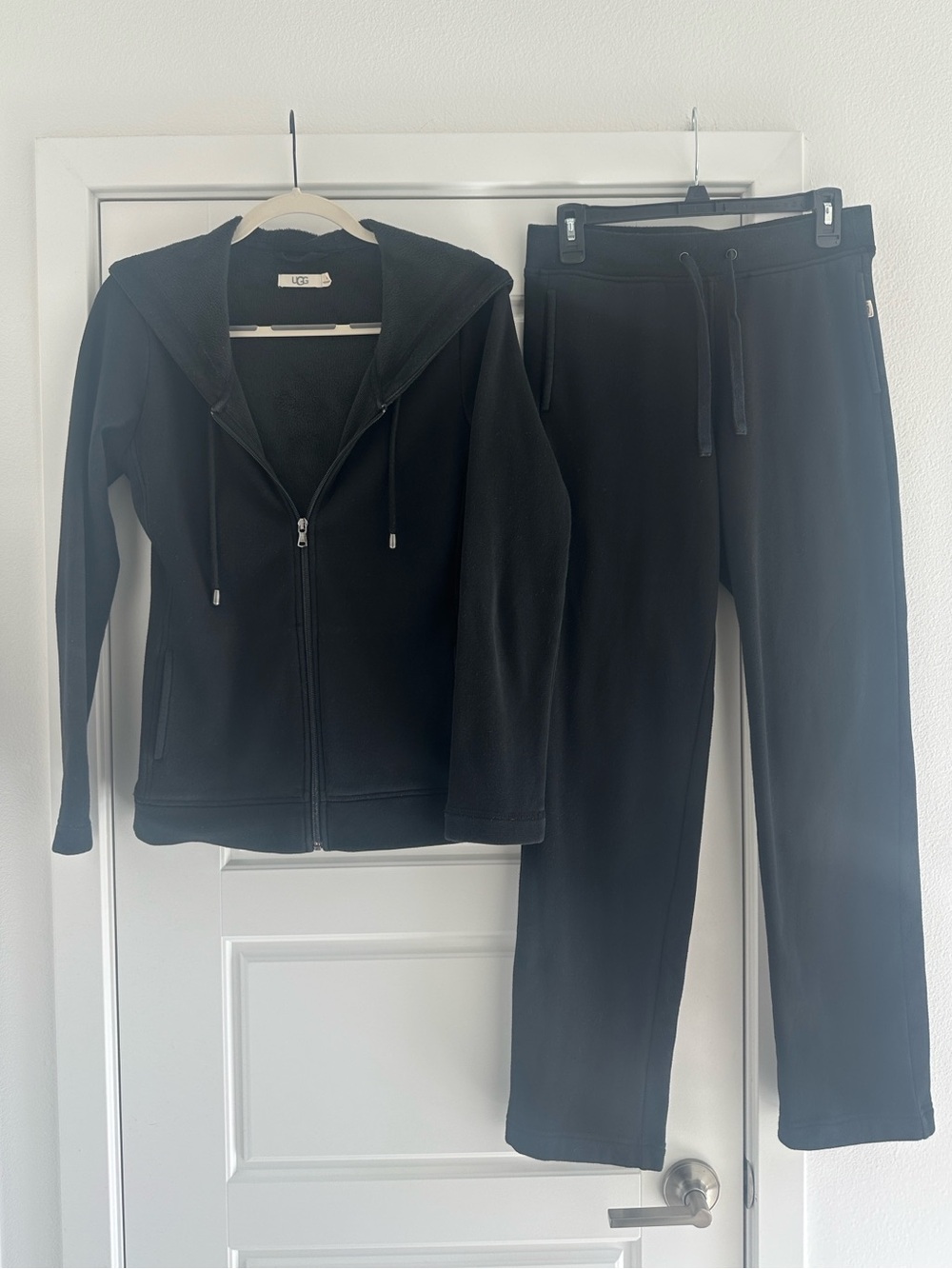 UGG Black Women's Drawstring Hoodie and Jogger Pants Small